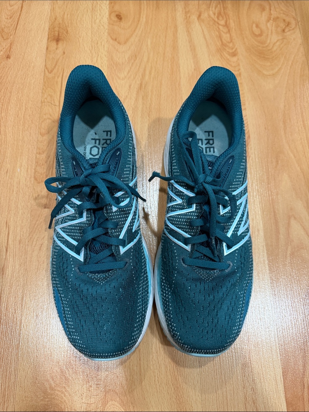 New Balance 860 Women’s Teal Athletic Sneakers with White Accents